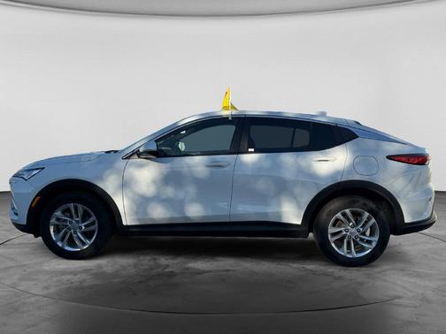Summit White 2025 Buick Envista Preferred FWD