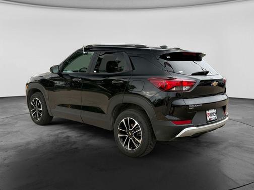 Mosaic Black Metallic 2025 Chevrolet Trailblazer LT