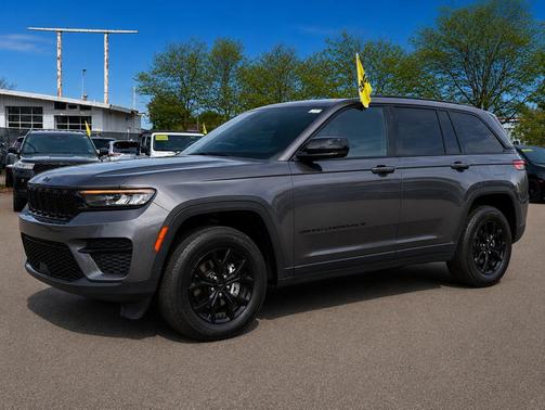 Baltic Gray Metallic Clearcoat 2024 Jeep Grand Cherokee Altitude