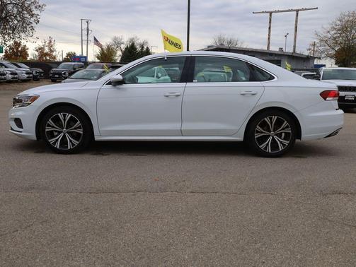 2022 Volkswagen Passat 2.0T SE