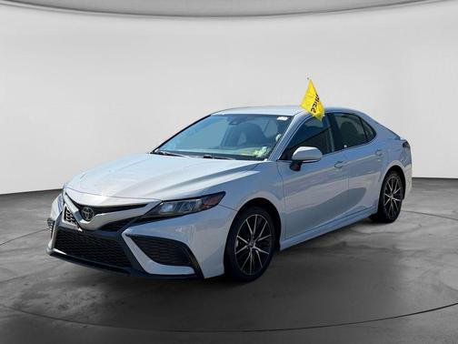Ice 2023 Toyota Camry SE