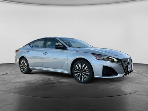 Brilliant Silver Metallic 2024 Nissan Altima 2.5 SV