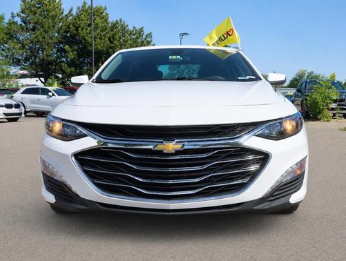 Summit White 2022 Chevrolet Malibu FWD LT
