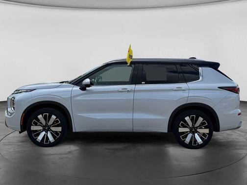 White 2025 Mitsubishi Outlander SEL S-AWC