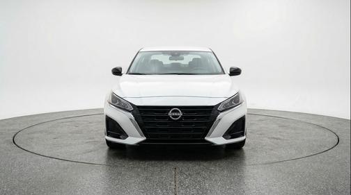 Glacier White 2025 Nissan Altima SV FWD