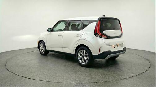 Snow White Pearl 2025 Kia Soul LX