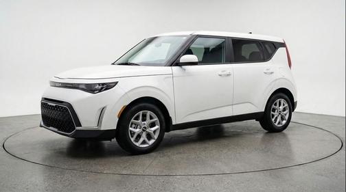 Snow White Pearl 2025 Kia Soul LX