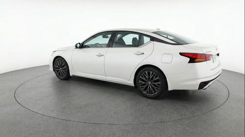 Glacier White 2025 Nissan Altima SV FWD