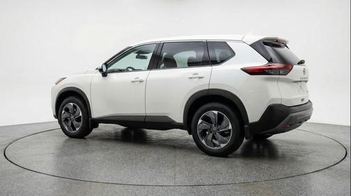 Everest White Pearl Tricoat 2025 Nissan Rogue SV