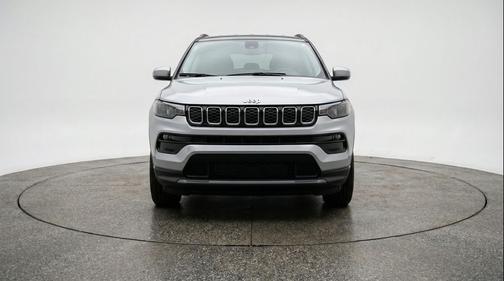 Silver Zynith Metallic Clearcoat 2025 Jeep Compass Limited