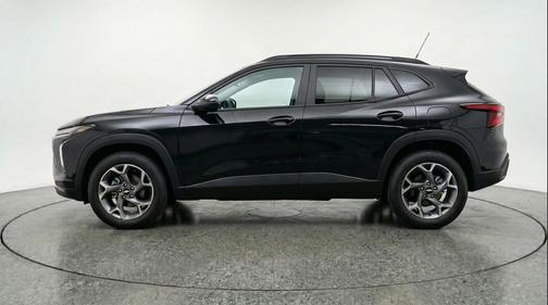 Mosaic Black Metallic 2025 Chevrolet Trax LT