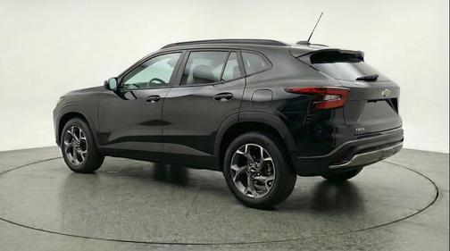 Mosaic Black Metallic 2025 Chevrolet Trax LT
