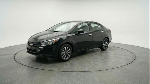 Super Black 2025 Nissan Versa 1.6 SV