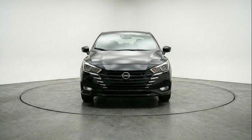 Super Black 2025 Nissan Versa 1.6 SV