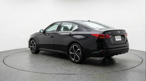 Super Black 2025 Nissan Altima SR FWD