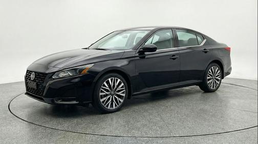 Super Black 2025 Nissan Altima SV FWD