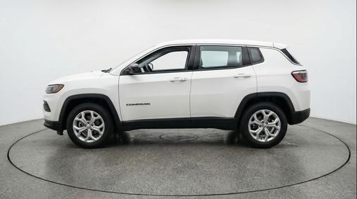Bright White Clearcoat 2025 Jeep Compass Latitude