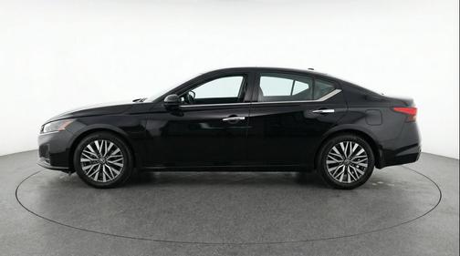 Super Black 2025 Nissan Altima SV FWD