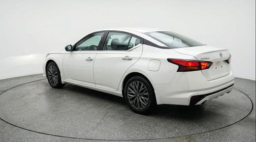 Glacier White 2025 Nissan Altima SV FWD
