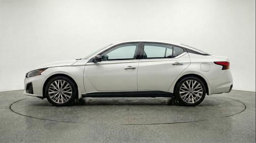 Glacier White 2025 Nissan Altima SV FWD