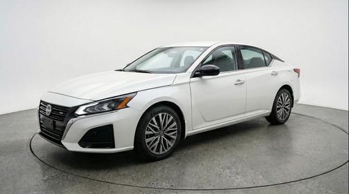 Glacier White 2025 Nissan Altima SV FWD