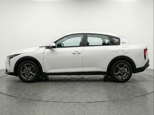 Snow White Pearl 2025 Kia K4 LXS