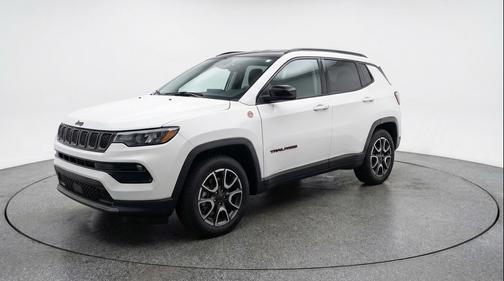 Bright White Clearcoat 2025 Jeep Compass Trailhawk
