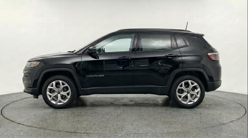 Diamond Black Crystal Pearlcoat 2025 Jeep Compass Latitude