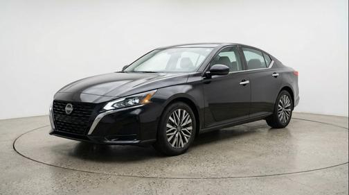 Super Black 2025 Nissan Altima SV FWD