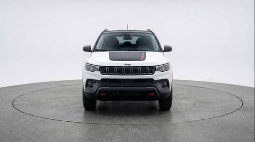 Bright White Clearcoat 2025 Jeep Compass Trailhawk