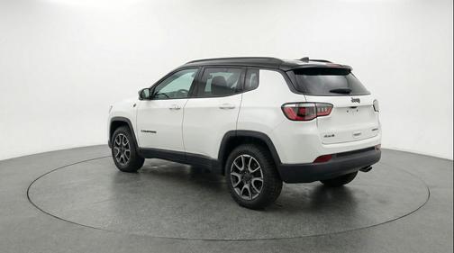 Bright White Clearcoat 2025 Jeep Compass Trailhawk