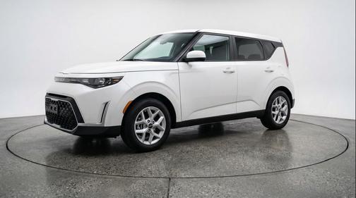 Snow White Pearl 2025 Kia Soul LX