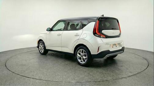 Snow White Pearl 2025 Kia Soul LX
