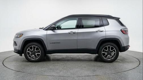 Silver Zynith Metallic Clearcoat 2025 Jeep Compass Trailhawk