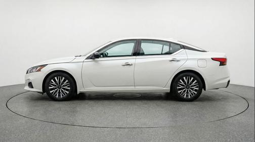 Glacier White 2025 Nissan Altima SV FWD