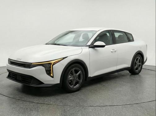 Snow White Pearl 2025 Kia K4 LXS