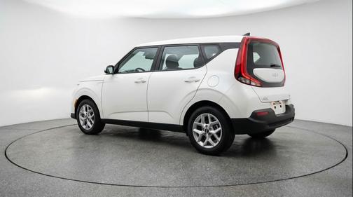 Snow White Pearl 2025 Kia Soul LX