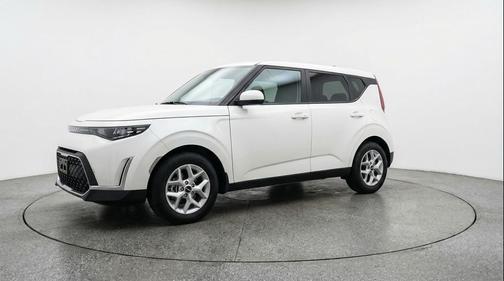 Snow White Pearl 2025 Kia Soul LX