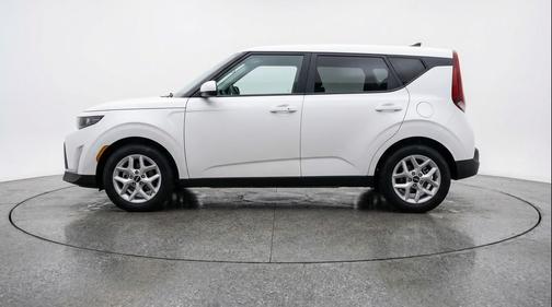 Snow White Pearl 2025 Kia Soul LX