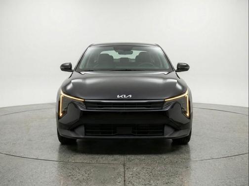 Aurora Black Pearl 2025 Kia K4 LXS