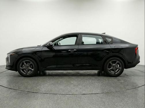 Aurora Black Pearl 2025 Kia K4 LXS