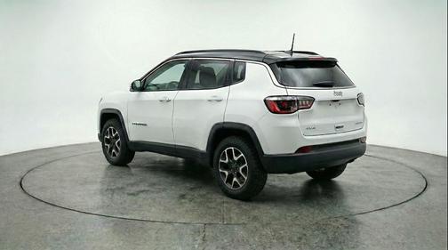 Bright White Clearcoat 2025 Jeep Compass Trailhawk