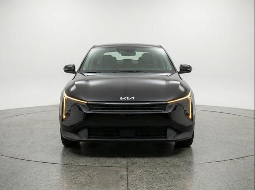 Aurora Black Pearl 2025 Kia K4 LXS