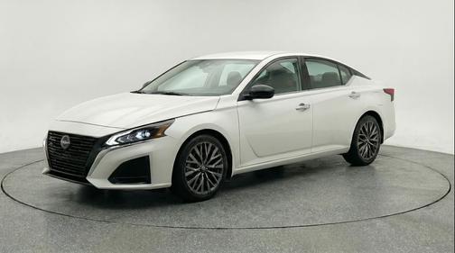 Glacier White 2025 Nissan Altima SV FWD