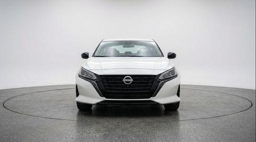 Glacier White 2025 Nissan Altima SV FWD
