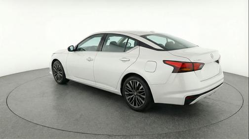 Glacier White 2025 Nissan Altima SV FWD
