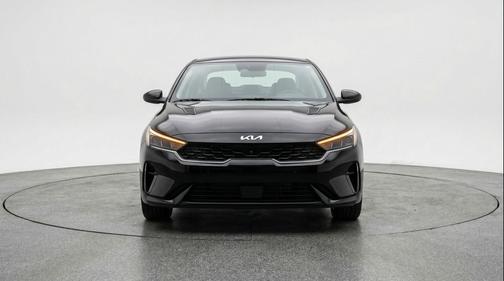 Aurora Black Pearl 2025 Kia K4 LXS