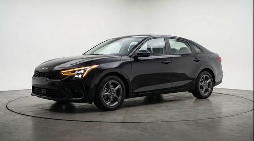 Aurora Black Pearl 2025 Kia K4 LXS