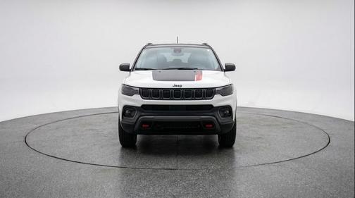 Bright White Clearcoat 2025 Jeep Compass Trailhawk