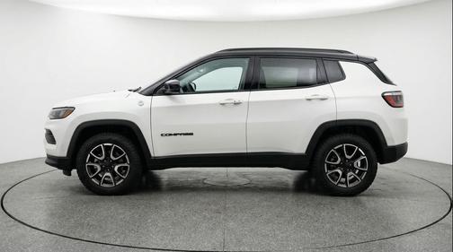 Bright White Clearcoat 2025 Jeep Compass Trailhawk
